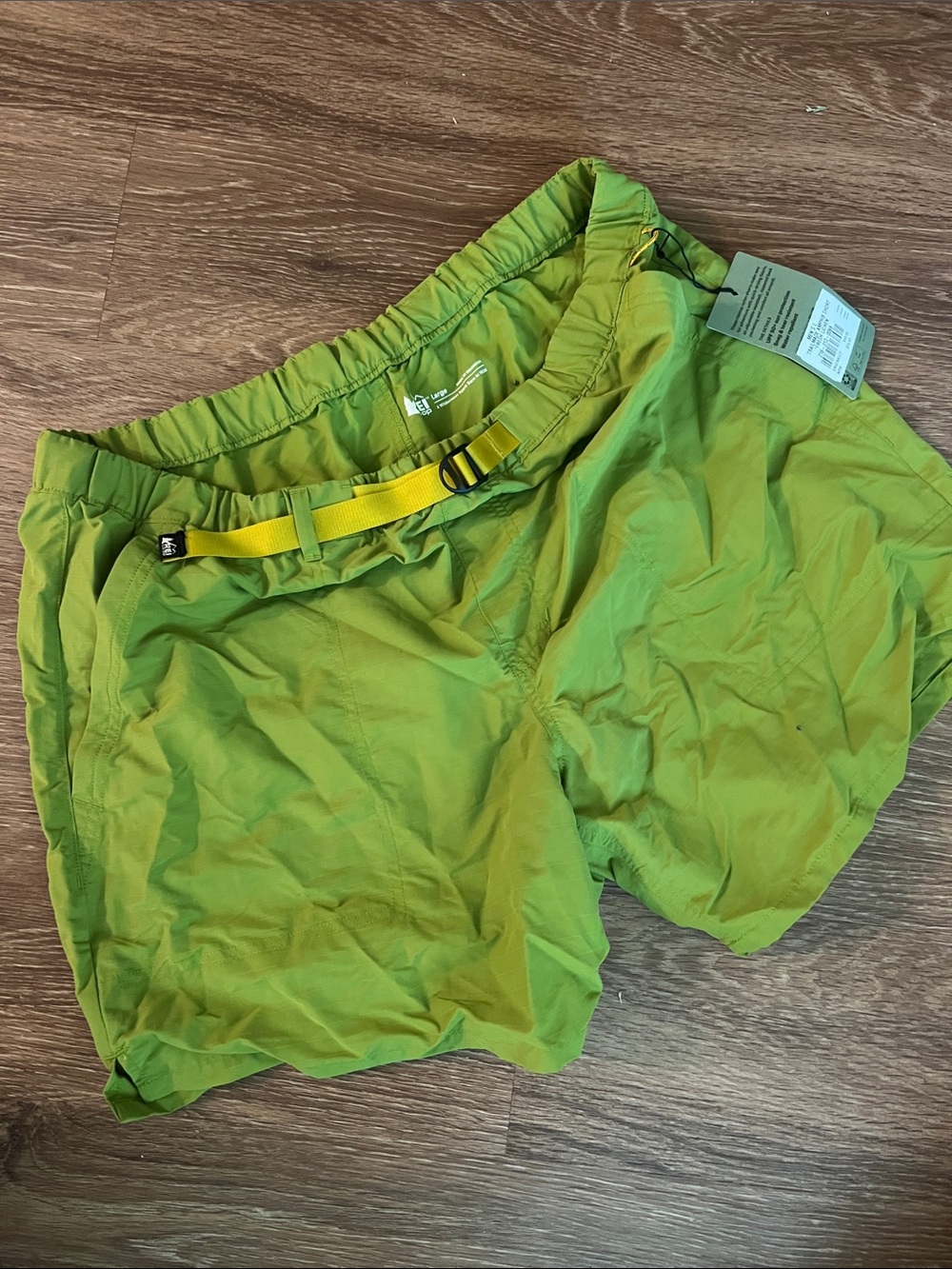 REI Men's Lightweight Green Outdoor Shorts with Integrated Belt